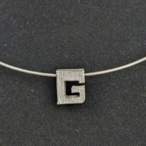 (2/$20) Vintage "G" Pendant Torque Necklace - Picture 3 of 5